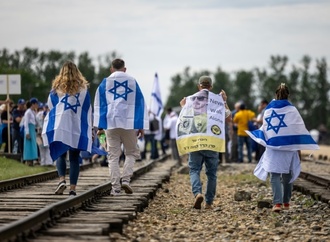 Auschwitz: Hamas-Opfer und Holocaust-berlebende gehen ''Marsch der Lebenden''